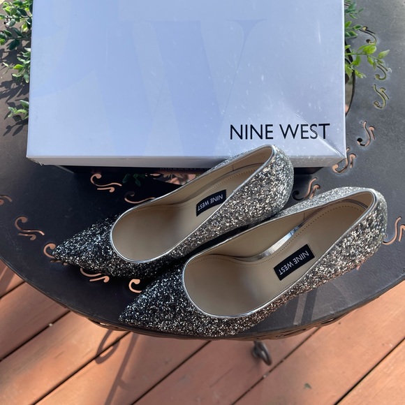 👠 NWOT gorgeous sparkly heels with silver heel - Picture 3 of 5